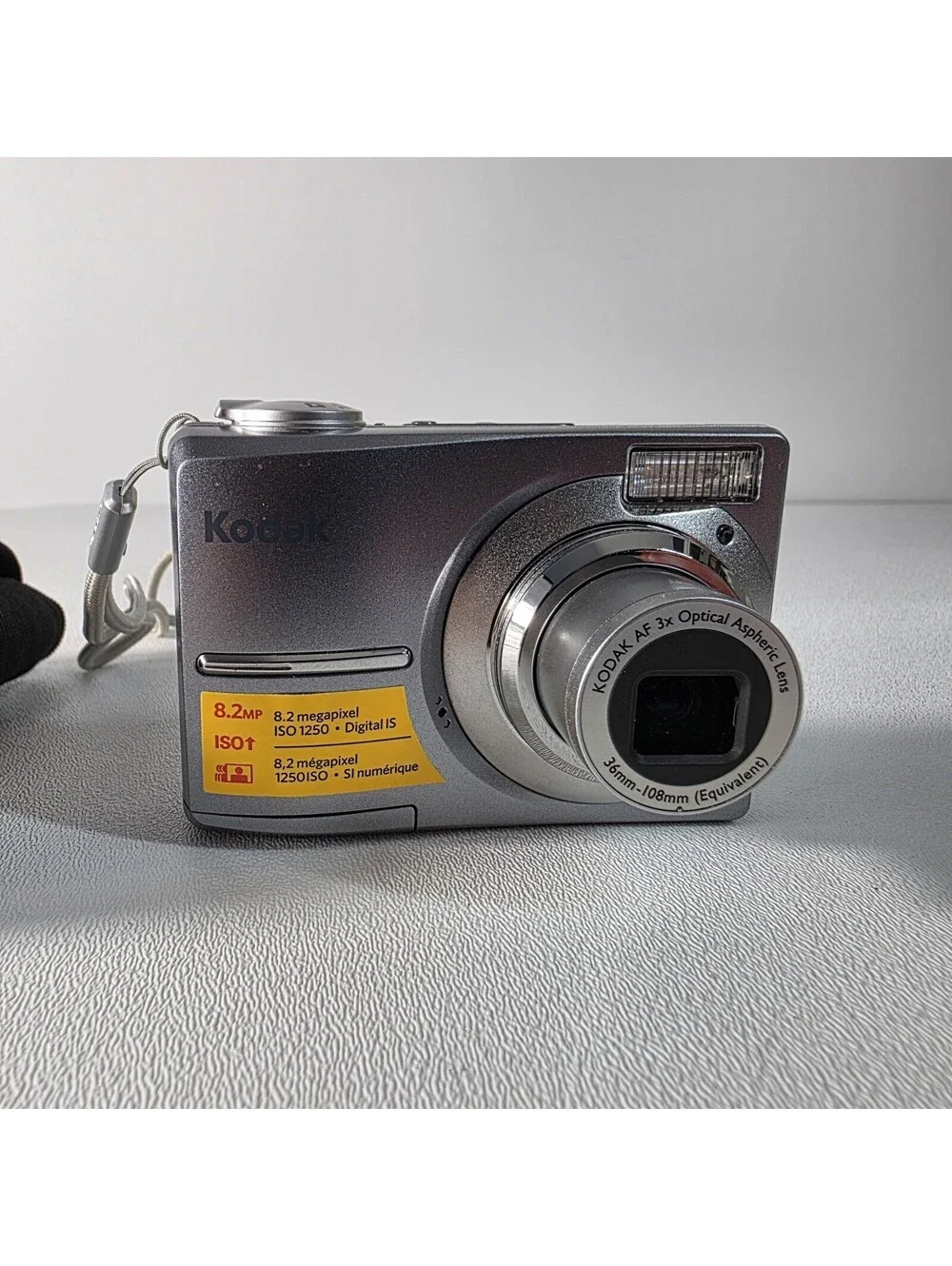 Kodak EasyShare C813 8.2MP Compact Digital Camera W/SD Card & Case
